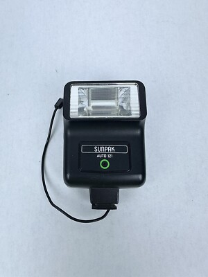Sunpak Auto 121C Flash, very good condition, works, takes 2 AA batteries