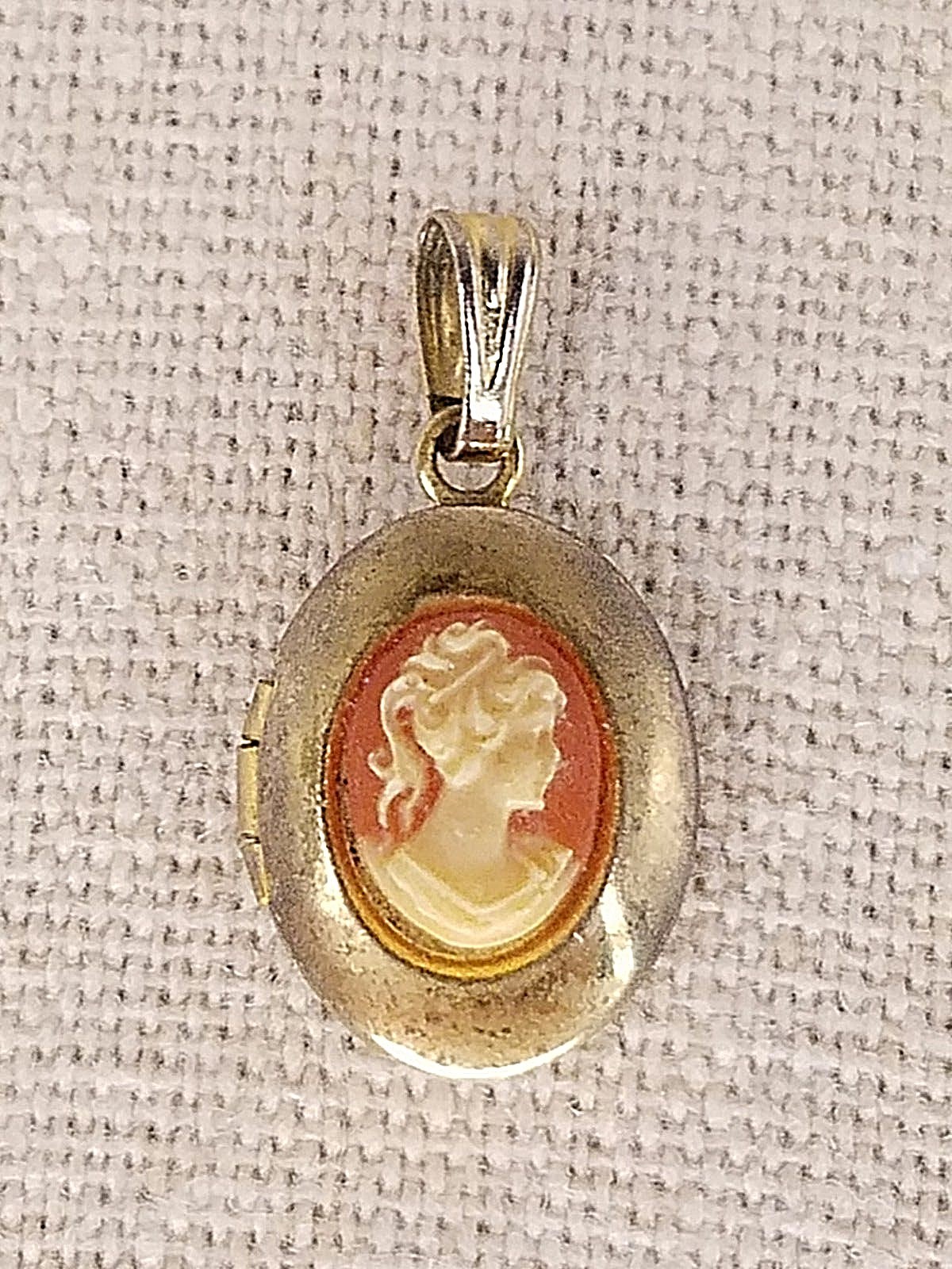 Vintage Cameo Jewelry Pendant Locket Earrings Victorian Gold Tone Small White