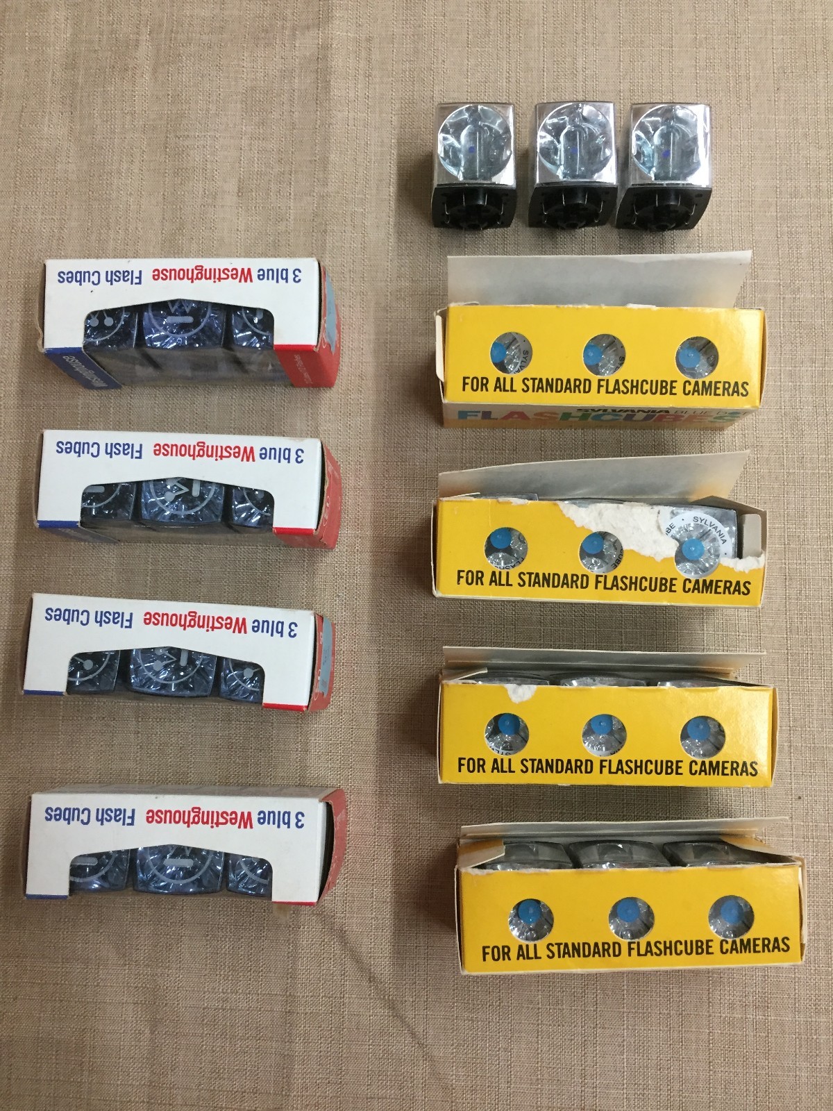 Lot of 27 Vintage Camera Flash Cube Flashbulbs Westinghouse~Blue Dot~Sylvania