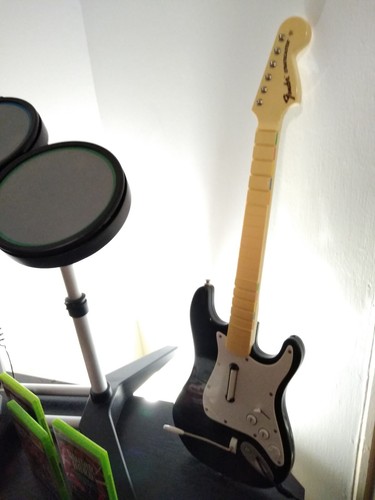 Rock Band Xbox 360 Bundle Drumbs Gutiar & 3 Rock Band Games Green Day Aero Smith