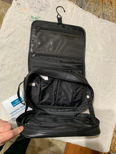 Dockers Hanging Travel Toiletry Kit w Handle Black Zippered Internal Pockets NEW