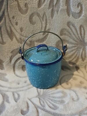 Small Vintage Enamelware/Graniteware Pot /Pail with Handle and Lid Camping 
