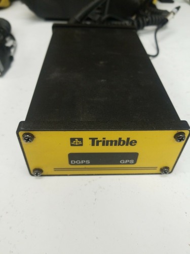 Set Of 2 Trimble DGPS.GPS 46090-11, 2 ANTENNA 29653-00, cables and cases Cda