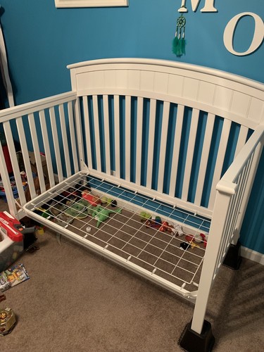 3 in 1 Crib, Toddler Bed, And Bed.