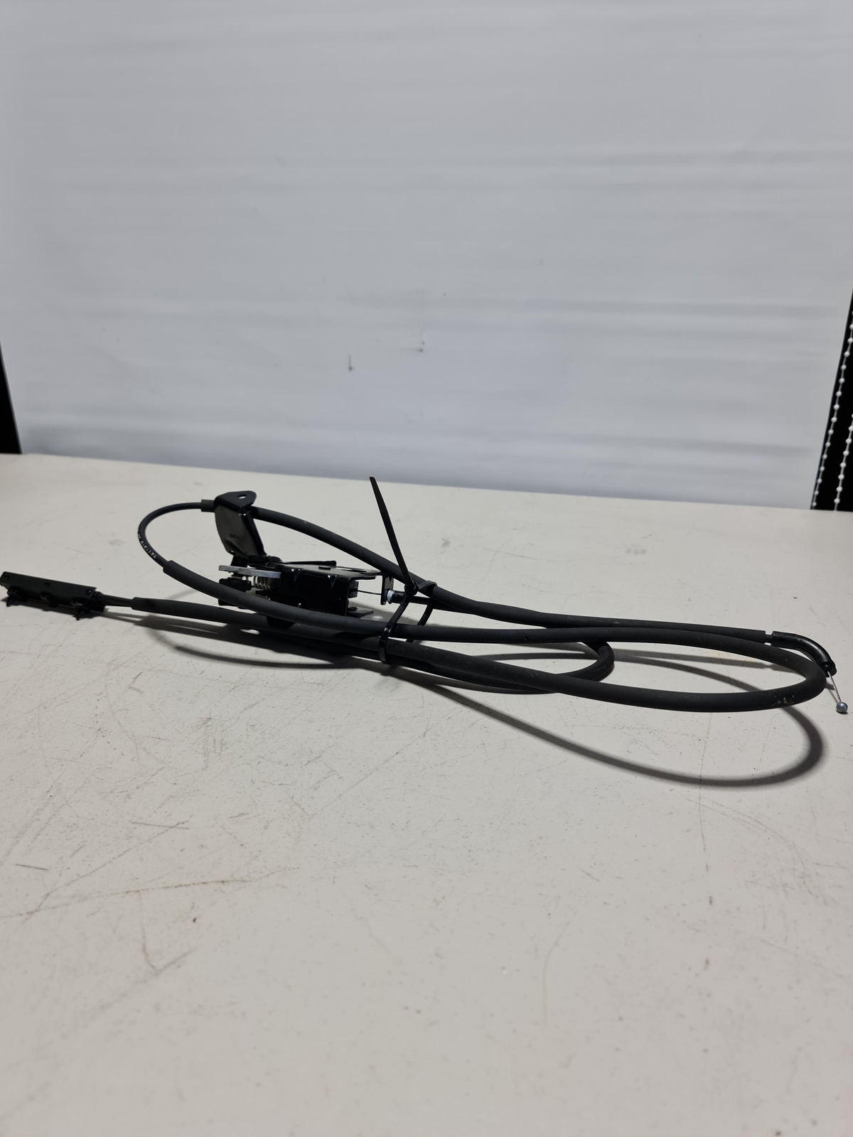 0 Bmw 2012-2020 51-23-7-242-549 51237242549 Right Lower Hood Lock 7242549 11 2 image 2