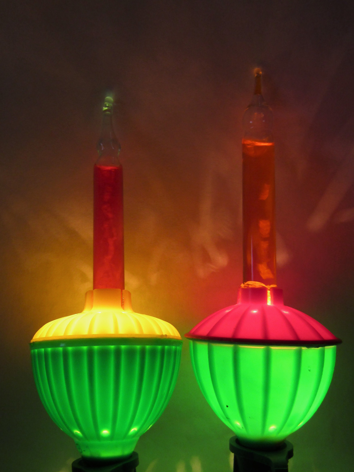 Pair 2 Vtg Tulip Non-Matching Working Replacement Christmas Bubble Light Bulbs