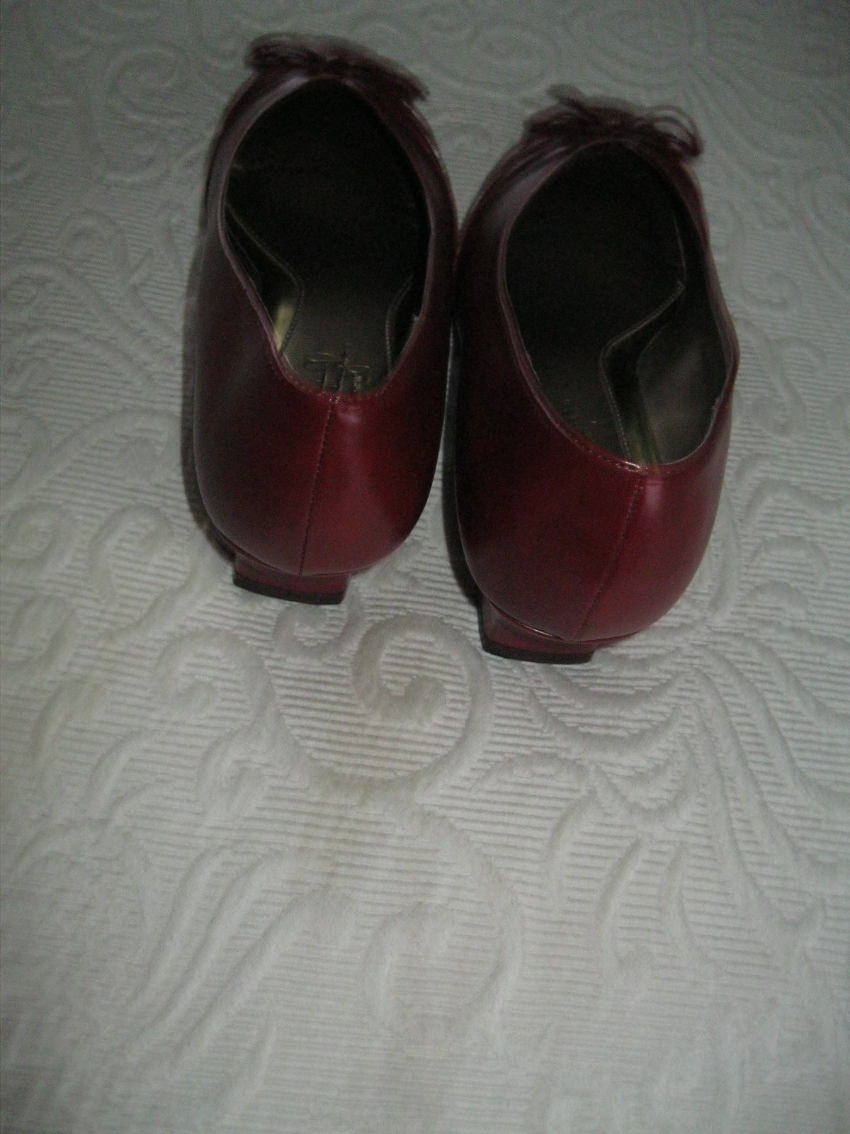 Soft Styles Sherleen Dark Red Low-Heeled Pleated Pumps Size 9M NWOB