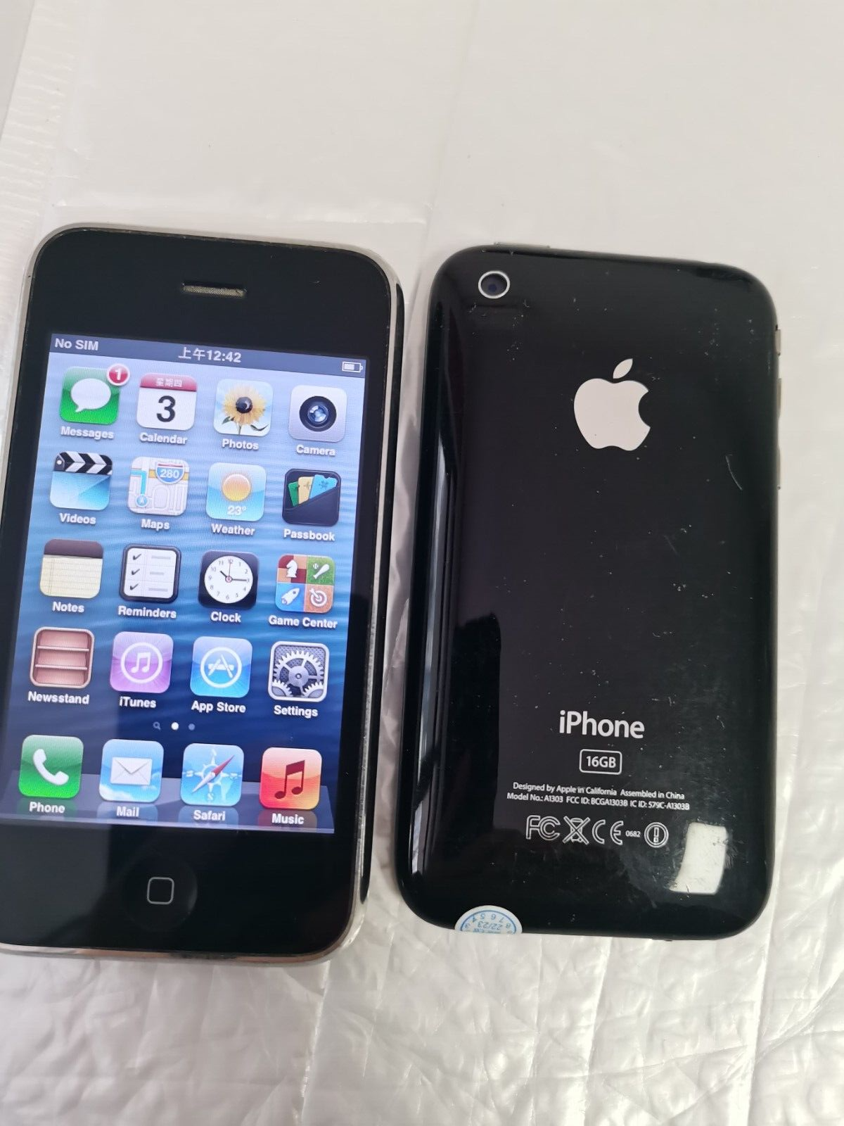 full working Apple iPhone 3GS - 16GB - Black /white Unlocked full working Apple iPhone 3GS - 16GB - Black /white Unlocked
