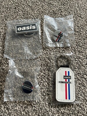 OASIS - Collection Of 4 Knebworth Keychains And Badges(ALL SEALED & MINT)