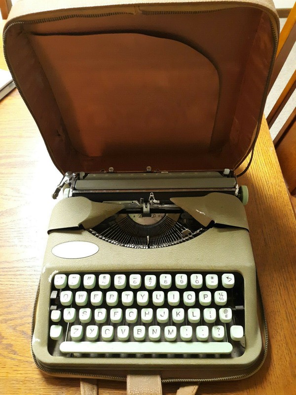 1969 Hermes Rocket on the Typewriter Database
