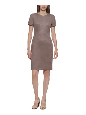 

Женское коричневое платье-футляр выше колена из искусственной замши CALVIN KLEIN с короткими рукавами, Коричневый