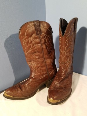pointed tip cowboy boots