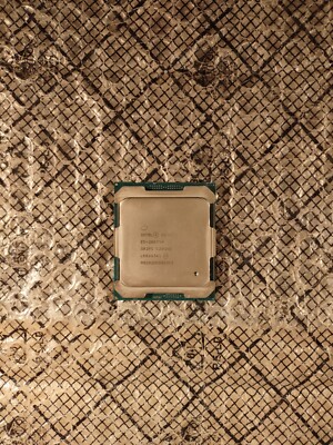 Intel Xeon E5-2667V4 3.2ghz 8 Core Socket 2011 CPU SR2P5