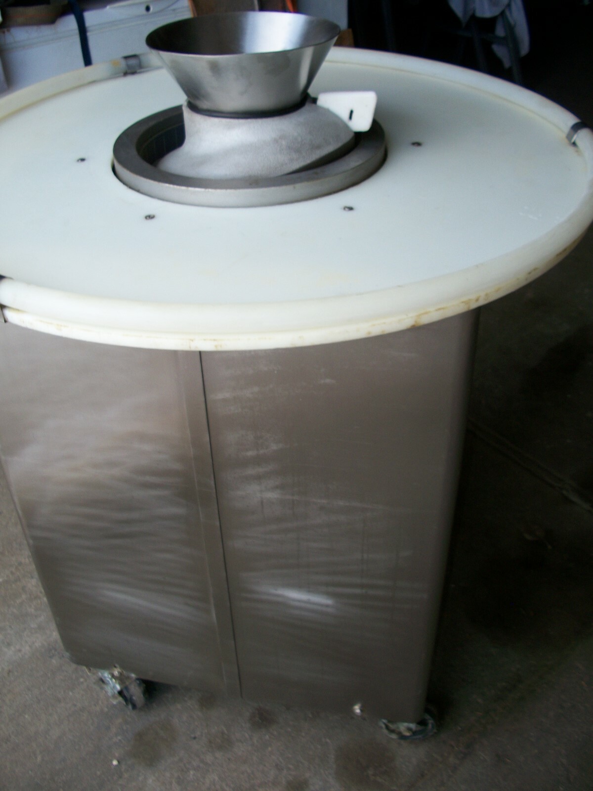 AM model R900 Round-O-Matic dough baller