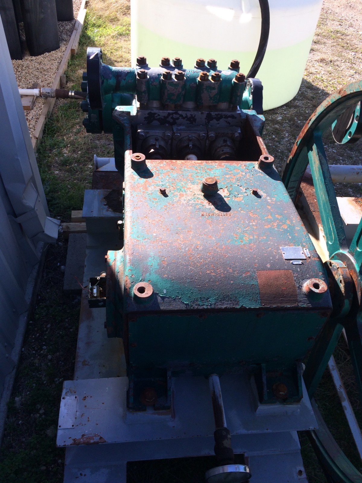 Ingersoll-Rand HS3 Triplex Pumps [2] matching pumps, motors