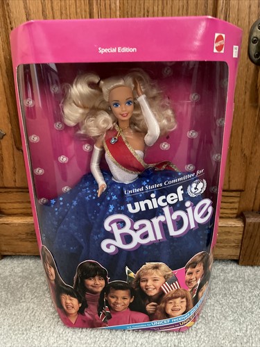 入手困難 Barbie Doll Exclusives 1972-2004 洋書 入手困難