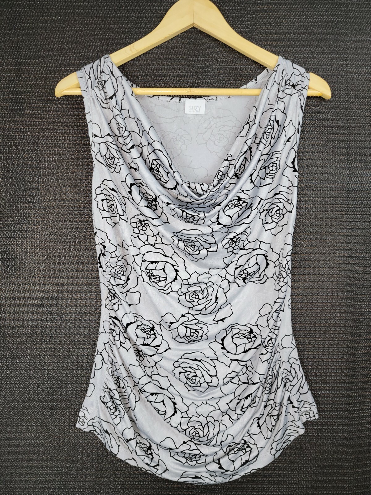Suzy Shier blouse top size medium casual stretch flower
