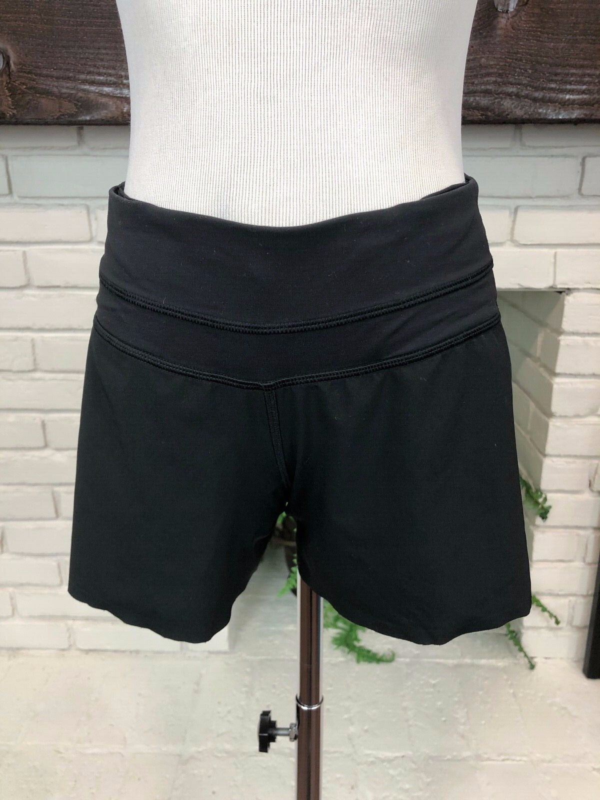 Lululemon ブラック サイズ4 Lululemon Size 4 Womens Black Shorts 4.5 inseam | eBay