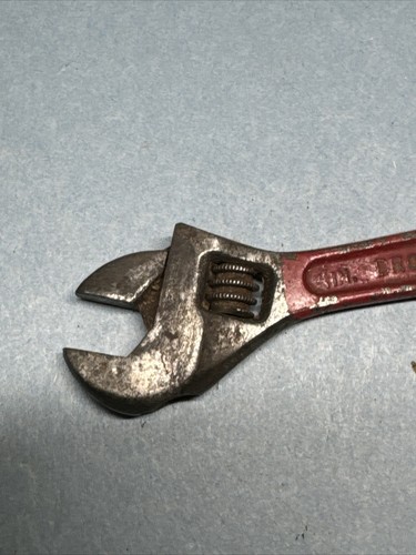 VINTAGE CRESENT TOOL CO. 4" ADJUSTABLE WRENCH   ( STORAGE I)