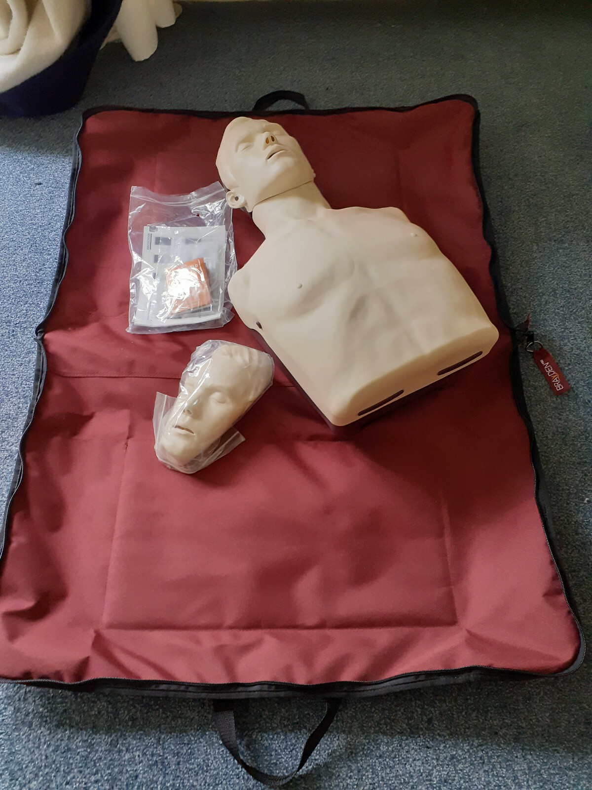 Brayden PRO Reanimationspuppe m. Bluetooth und roten LEDs