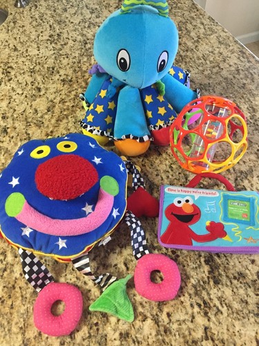 lamaze see me hear me photo album activity toy