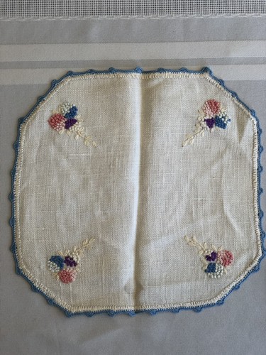 Ecru Linen French Knot Flower Embroidered Crocheted Edge Napkins Madeira? VTG