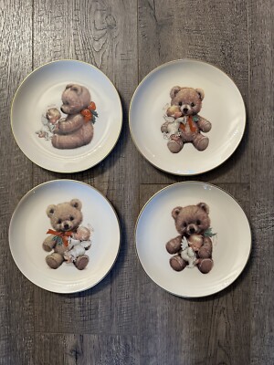 Set of 4 Pickard China Teddy Bear With Angel  Gold trim Plates 6 1/4 