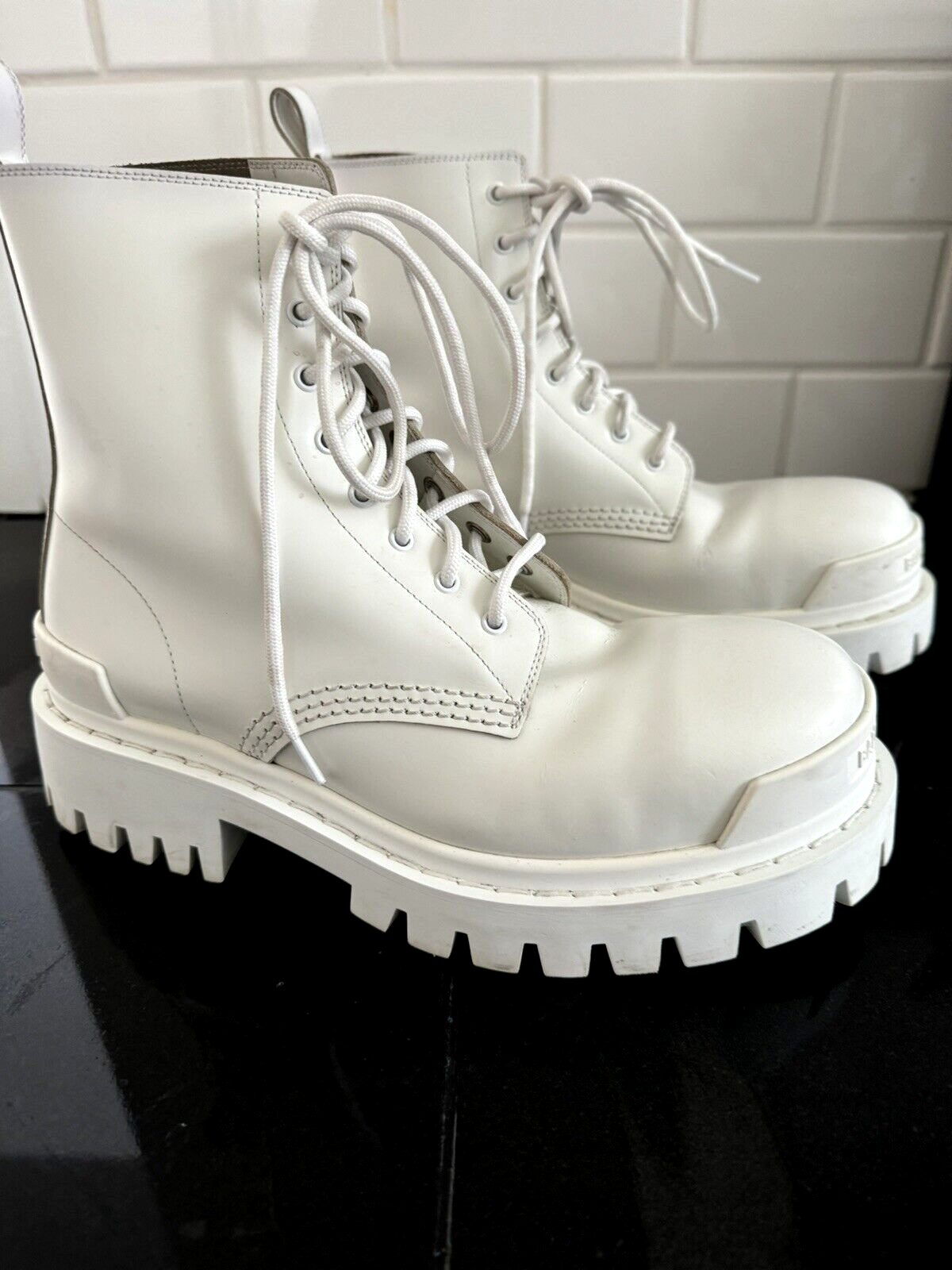 Balenciaga Strike Leather Combat Boot White 37 Excellent Pre Balenciaga Strike Leather Combat Boot White 37 Excellent Pre