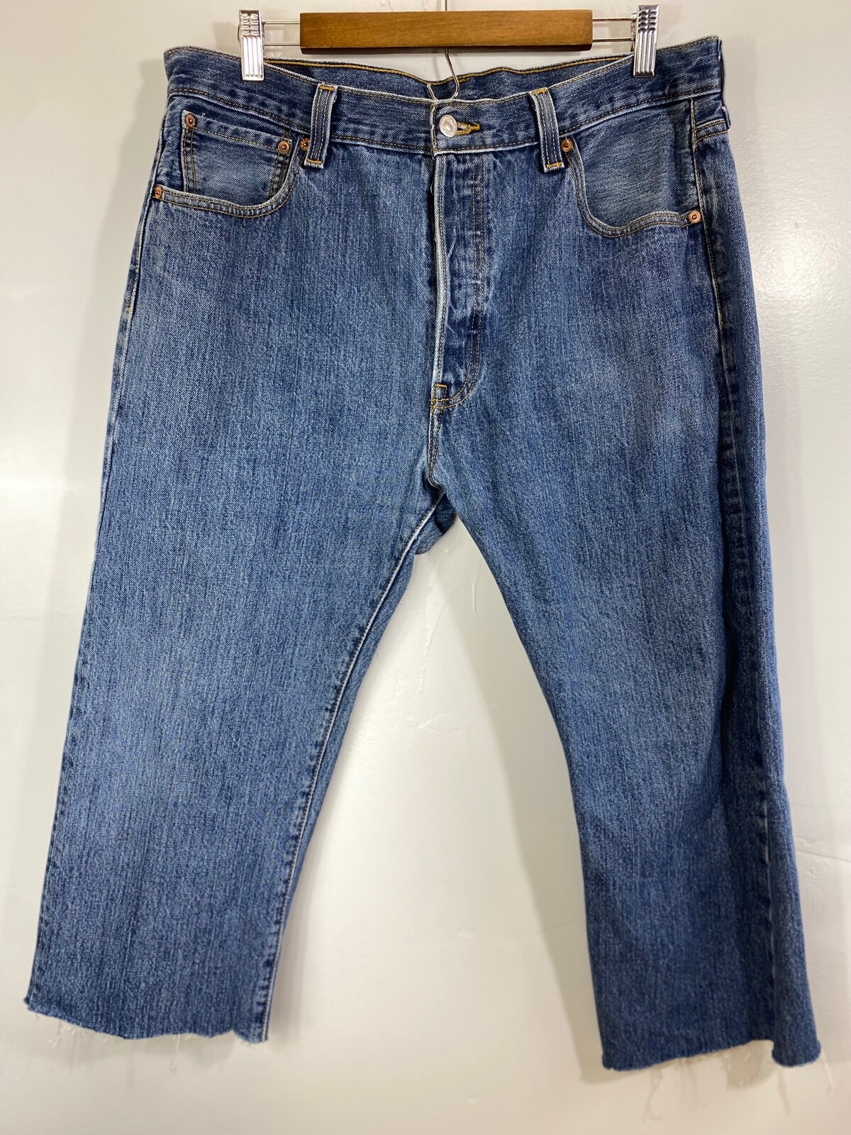 Levi's 501 Men's 36x32 Straight Leg Button Fly Denim Blue Levi's 501 Men's 36x32 Straight Leg Button Fly Denim Blue