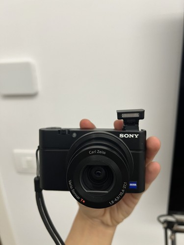 90%NEW Sony Cyber-shot Black DSC-RX100 20.2 MP Digital SLR 90%NEW Sony Cyber-shot Black DSC-RX100 20.2 MP Digital SLR