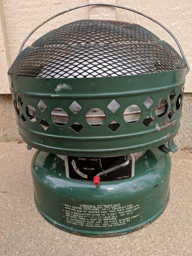 VINTAGE 1969 COLEMAN MODEL 515 CATALYTIC HEATER RATED AT 5000 - 8000 BTU