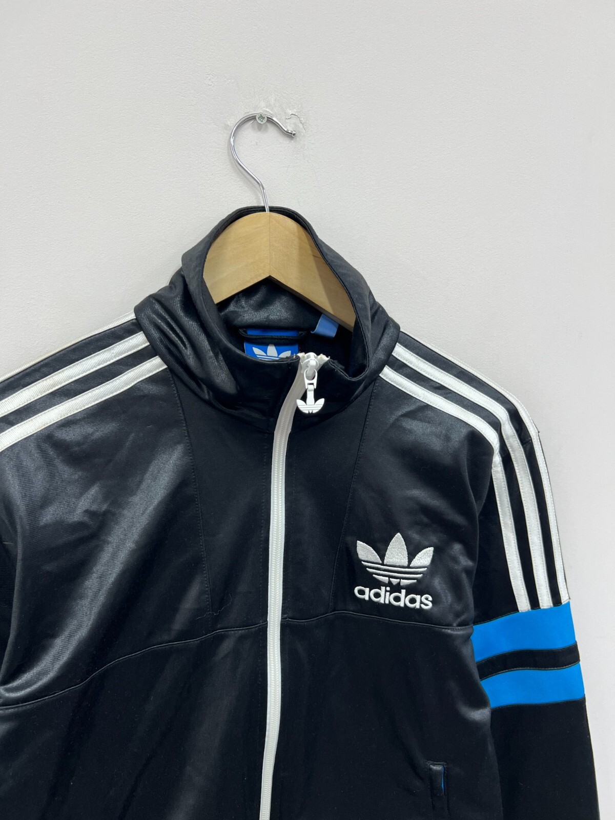Adidas Chile 62 Black Shiny Track Top Jacket Men Size S Adidas Chile 62 Black Shiny Track Top Jacket Men Size S