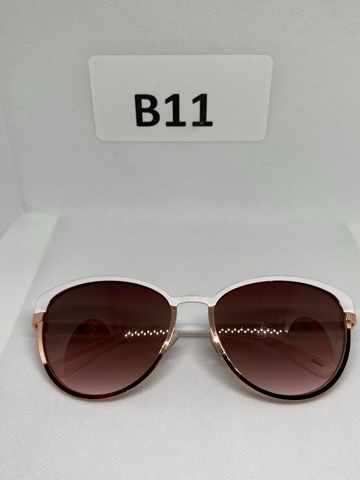 Jessica Simpson Cat Eye Sunglasses Rose Gold HHJSOP0927-r J5316 need new lens Jessica Simpson Cat Eye Sunglasses Rose Gold HHJSOP0927-r J5316 need new lens