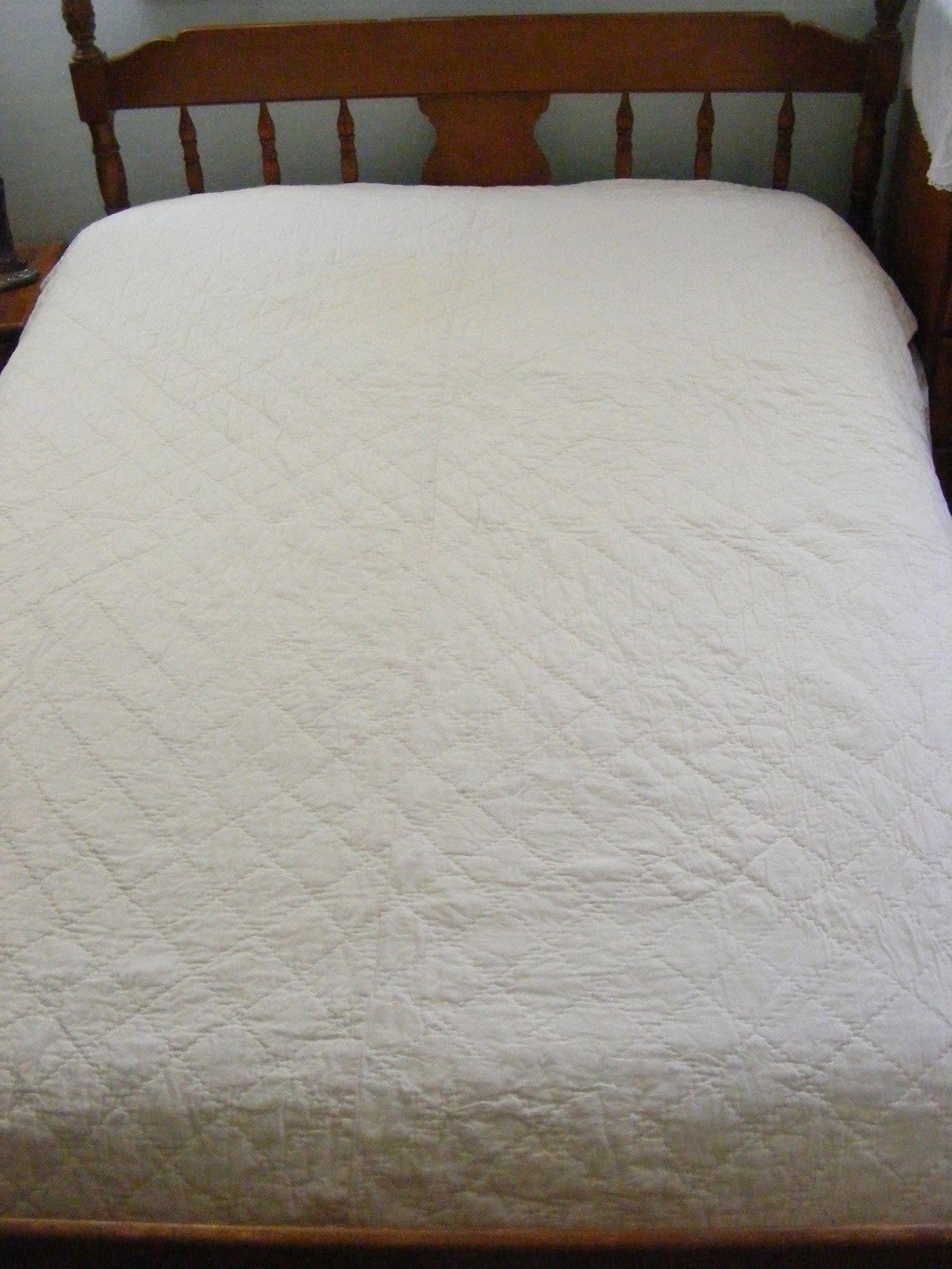 HANDMADE QUILT ROSES PATTERN SQUARES WHITE BACKING 88X66