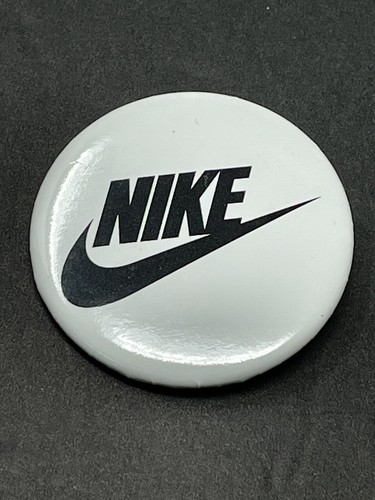 NIKEナイキベンチコートバックロゴ 裏ボア 白タグ 刺繍 ビッグシルエット NIKE 90s ナイロンジャケット スウッシュロゴ刺繍 バックロゴ