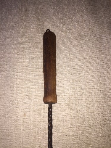 Vtg Antique Wire Carpet Rug Beater Wood Handle Heart Design 30” Long Metal