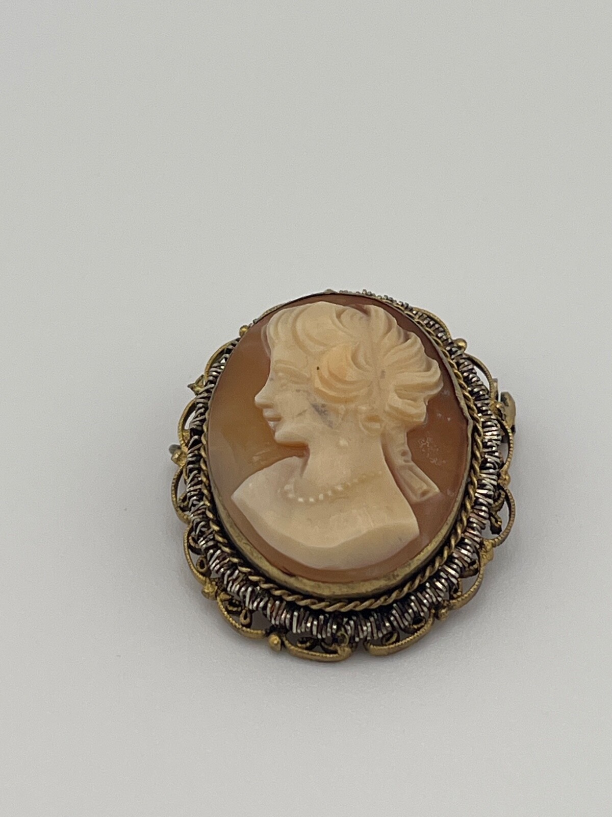 Antique/Vintage Cameo Gold Plated Pendant Brooch Pin 1” 6.9g