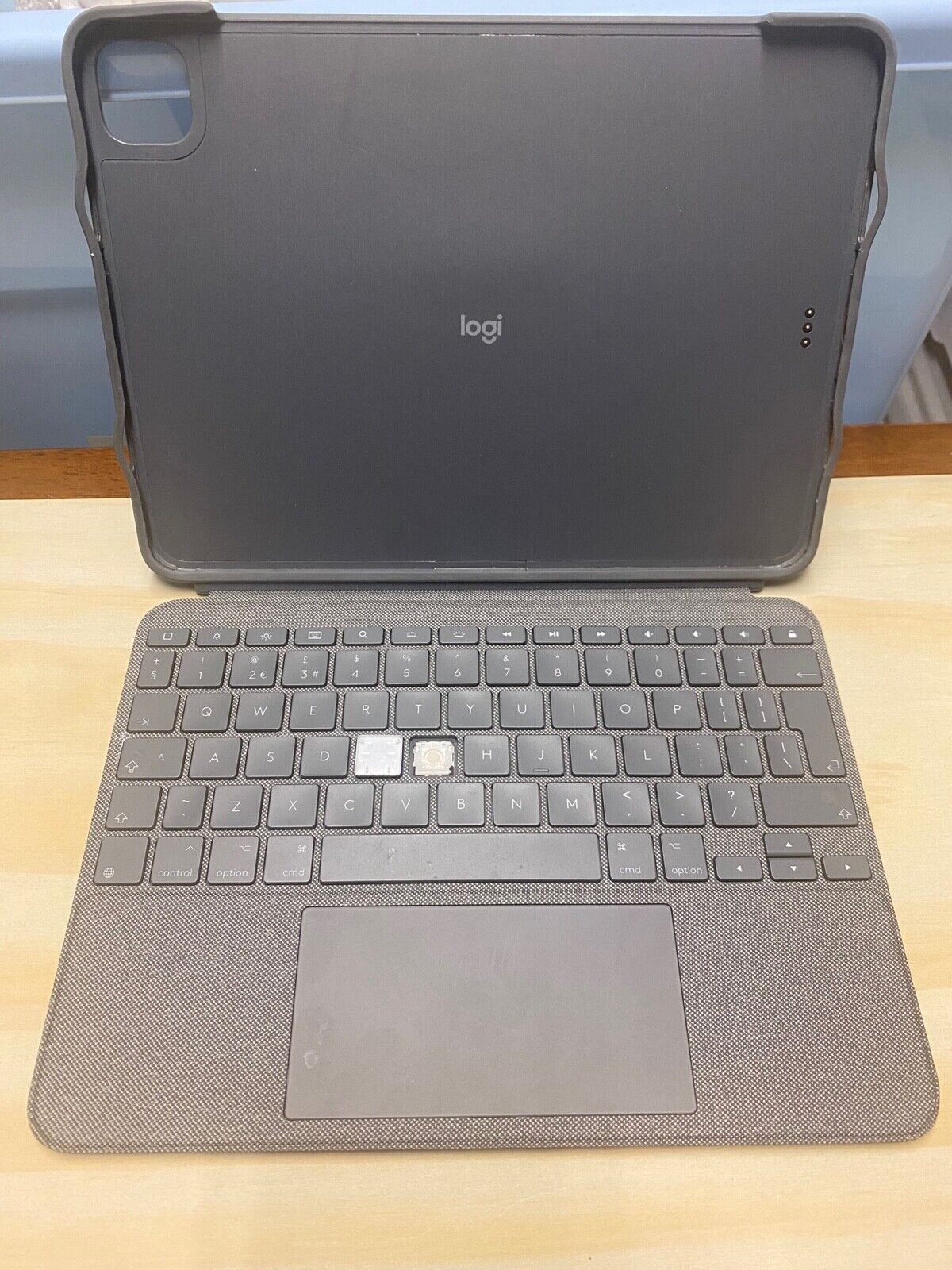 Logitech Combo Touch iPad Pro 11 Logitech Combo Touch iPad Pro 11