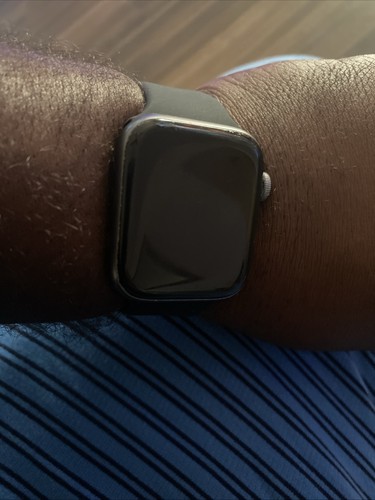 Apple Watch Series 4 40mm 44mm GPS + WiFi + Bluetooth Gold Apple Watch Series 4 40mm 44mm GPS + WiFi + Bluetooth Gold