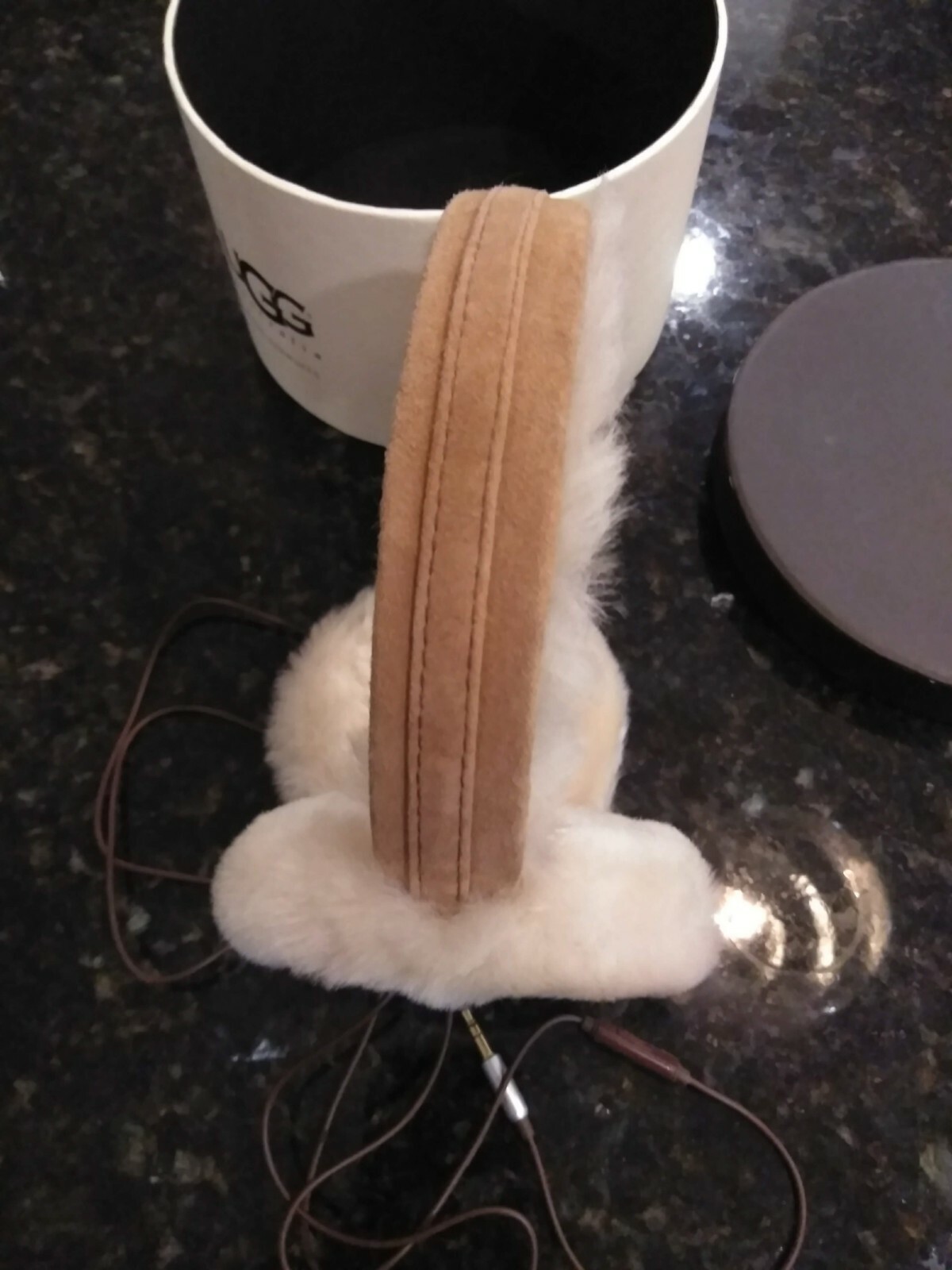 UGG Australia Chestnut Wired Earmuffs w Speaker in Box