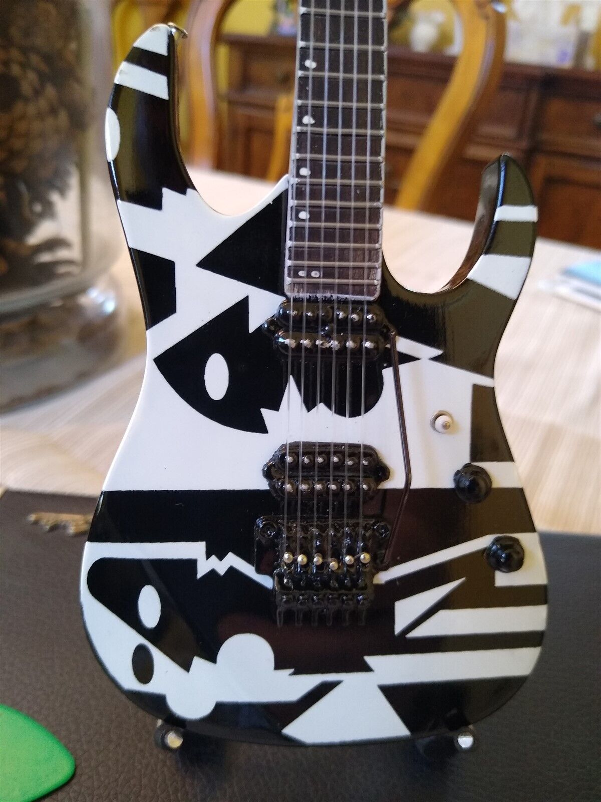JOHN PETRUCCI -Ibanez Black & White Picasso 1:4 Scale JOHN PETRUCCI -Ibanez Black & White Picasso 1:4 Scale