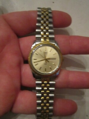 VINTAGE TIMEX QUARTZ WATCH - FLUTED BEZEL JUBILEE BAND - NOT