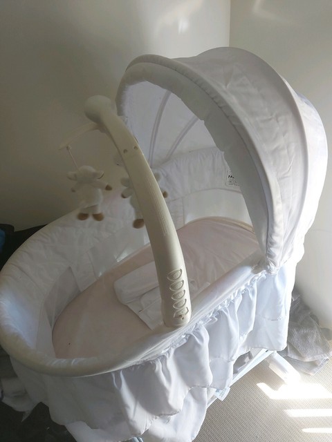 chloe rocking bassinet