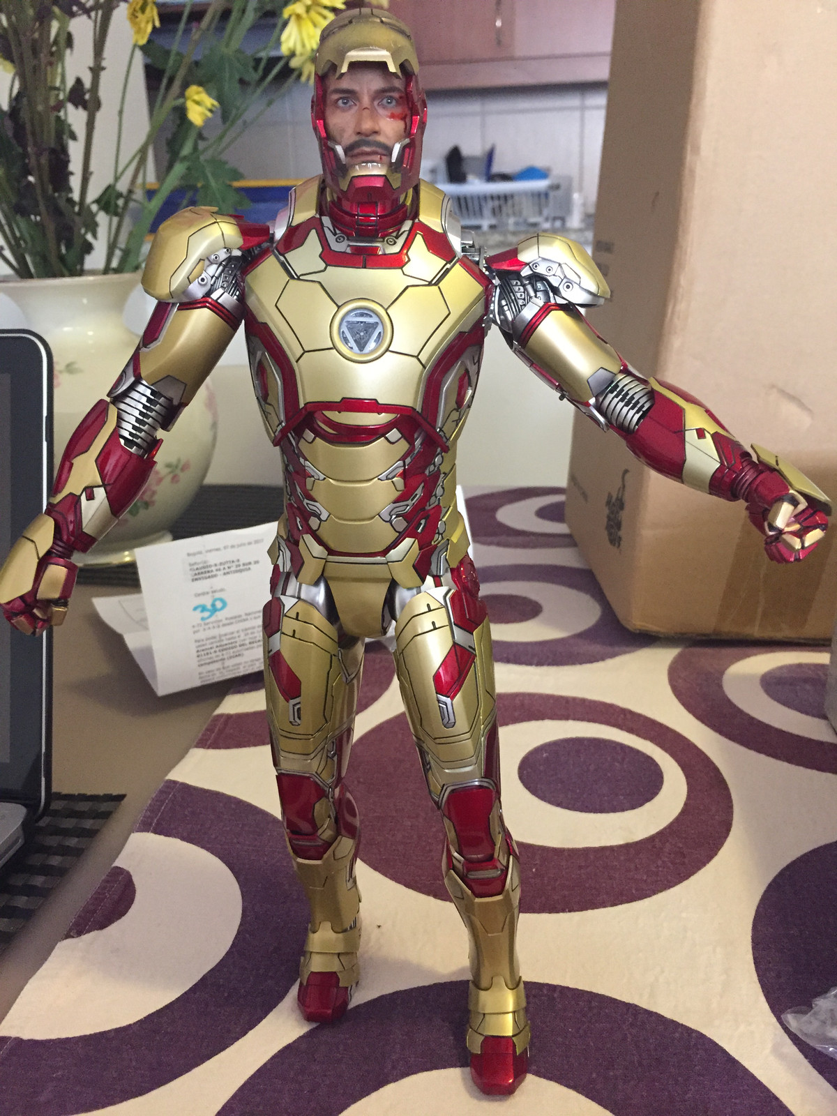 HOT TOYS DIECAST 1/6 SCALE FIGURE Iron Man Mark 42 MK XLII HOT TOYS DIECAST 1/6 SCALE FIGURE Iron Man Mark 42 MK XLII