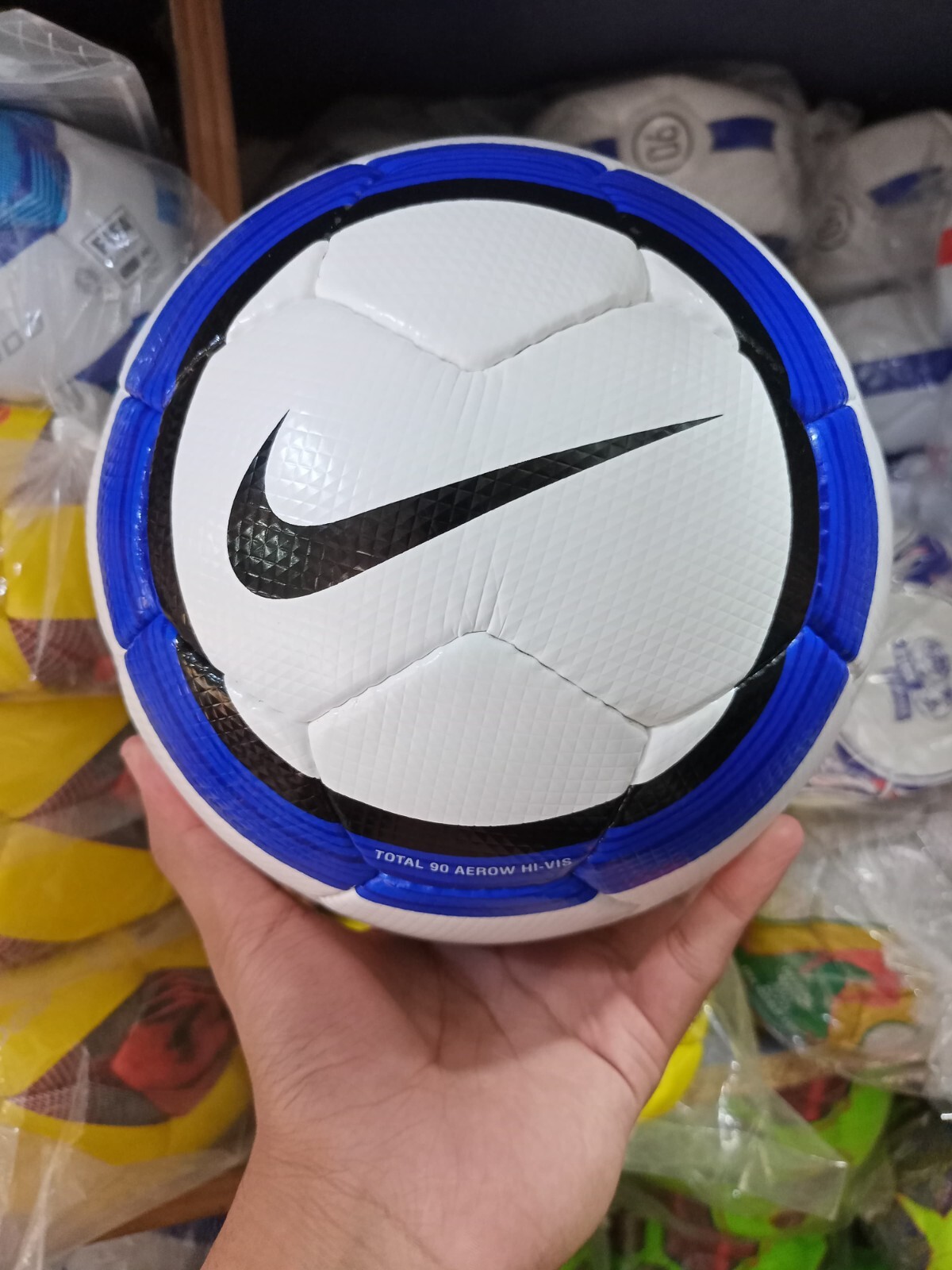 NIKE T90 Aerow Hi-Vis サッカーボール