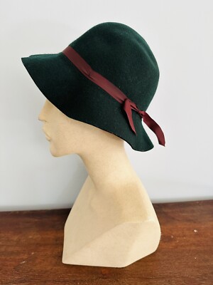 NEW L.L. Bean RACING GREEN Wool Felt Bucket Cloche Hat Script Logo size S USA