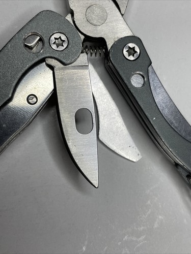 True Utility Model Seven High Quality Multitool knife pliers