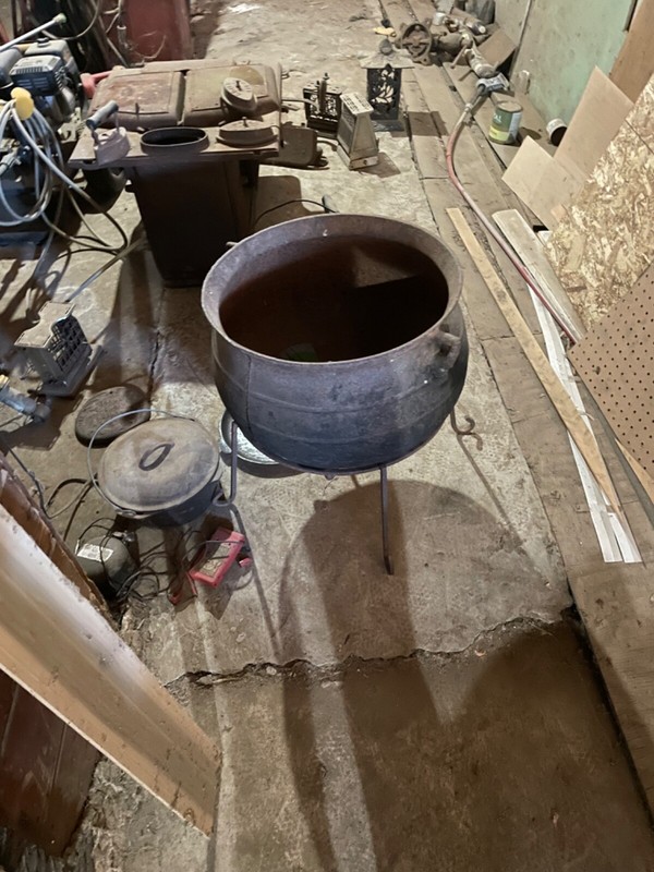 savory & co 10 gallon cast iron caldron