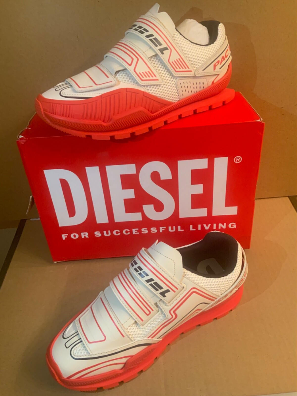 ブソッティ
ララ・レクイエム　ベルククリスタル
タヴェルナ & シノーポリ Diesel S-Pendhio LC Y02878-P4432-H9009 Mens Sneakers Shoes