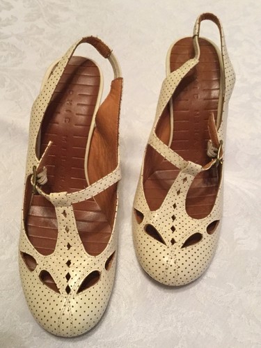 CHIE MIHARA SHOES UCRIN CREAM LEATHER PERFORATED T-STRAP SLINGBACK PUMP HEELS 36